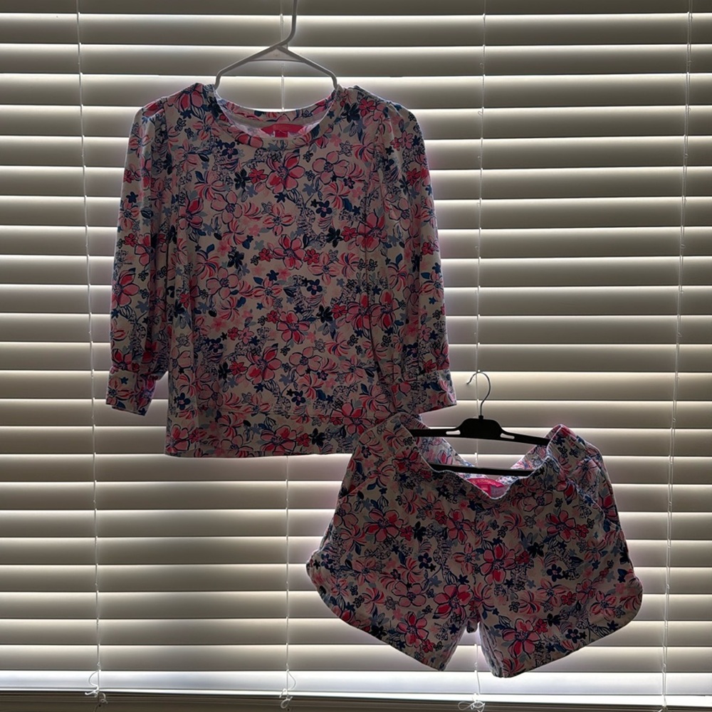 Long sleeve top and short set.  BOTH size Medium